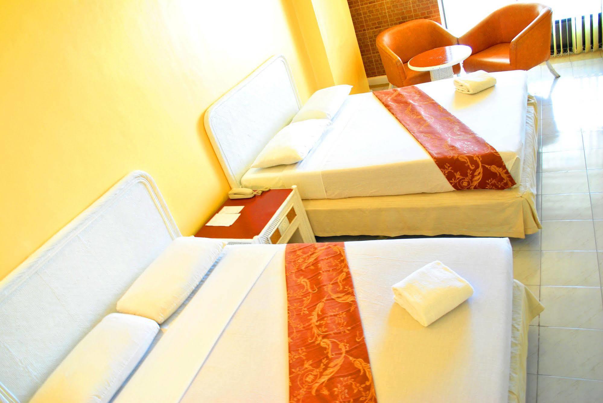 Leyte Park Resort Hotel Таклобан Экстерьер фото