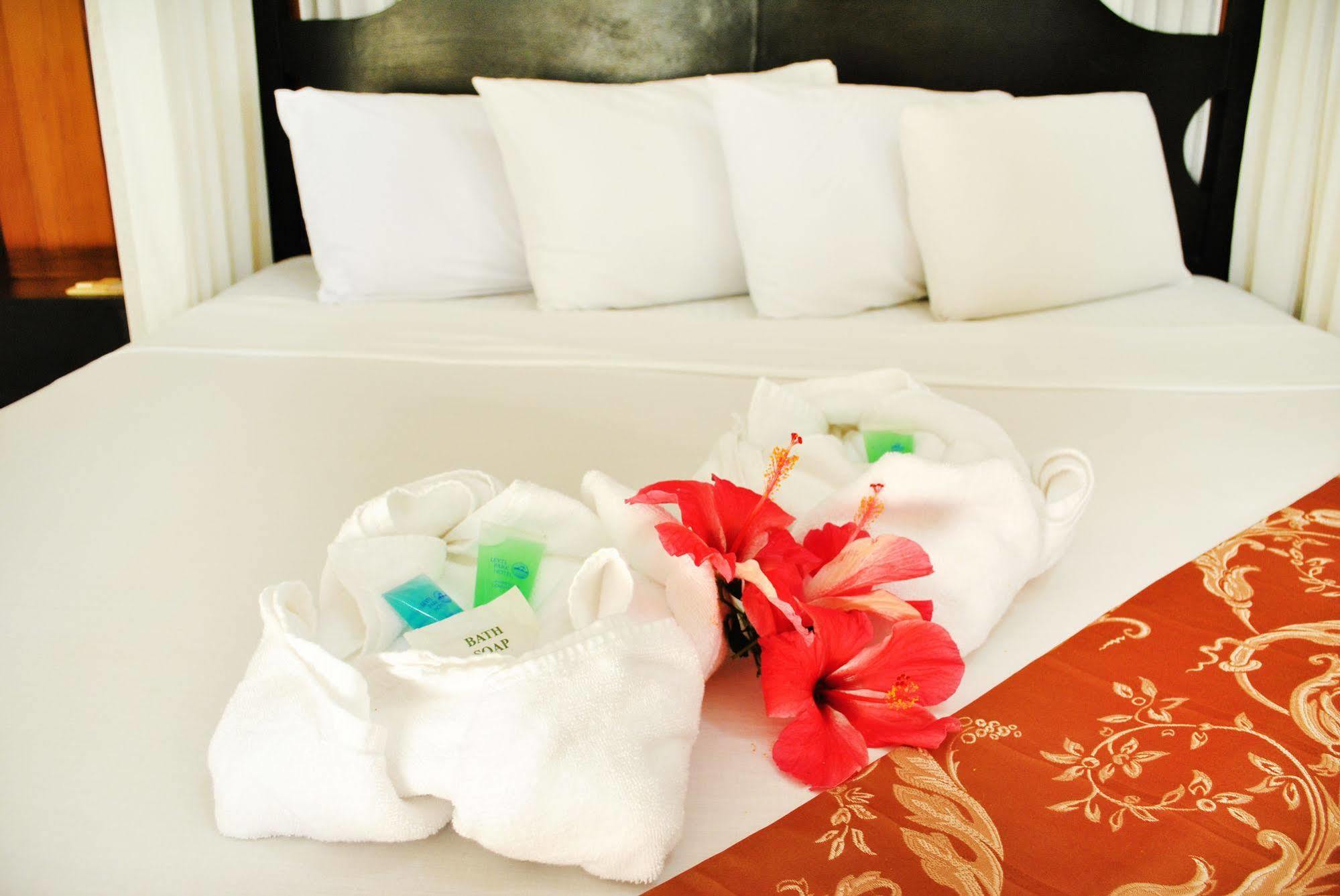 Leyte Park Resort Hotel Таклобан Экстерьер фото