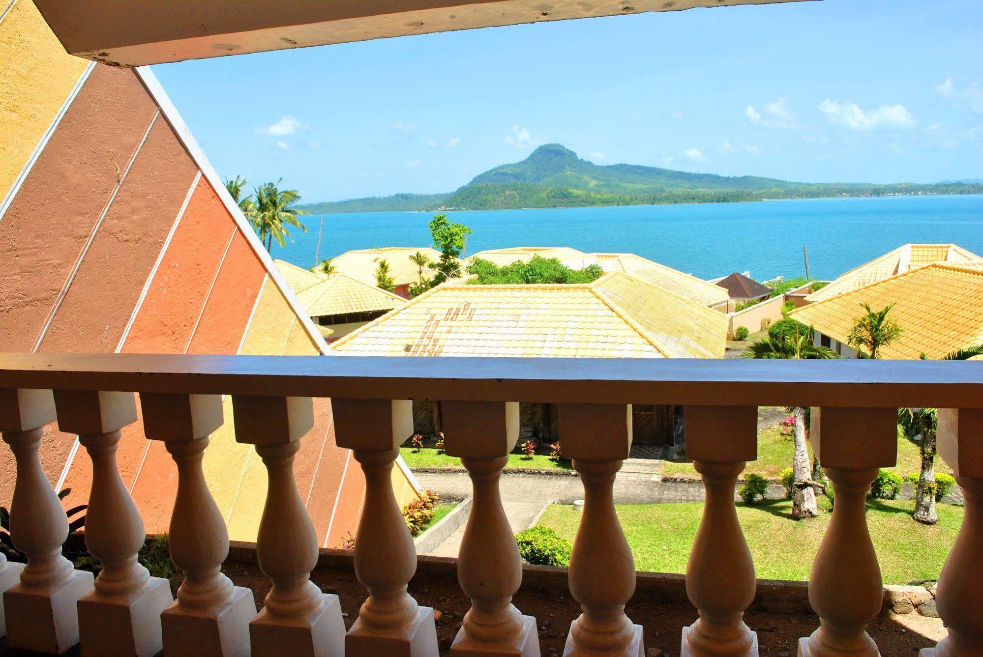 Leyte Park Resort Hotel Таклобан Экстерьер фото