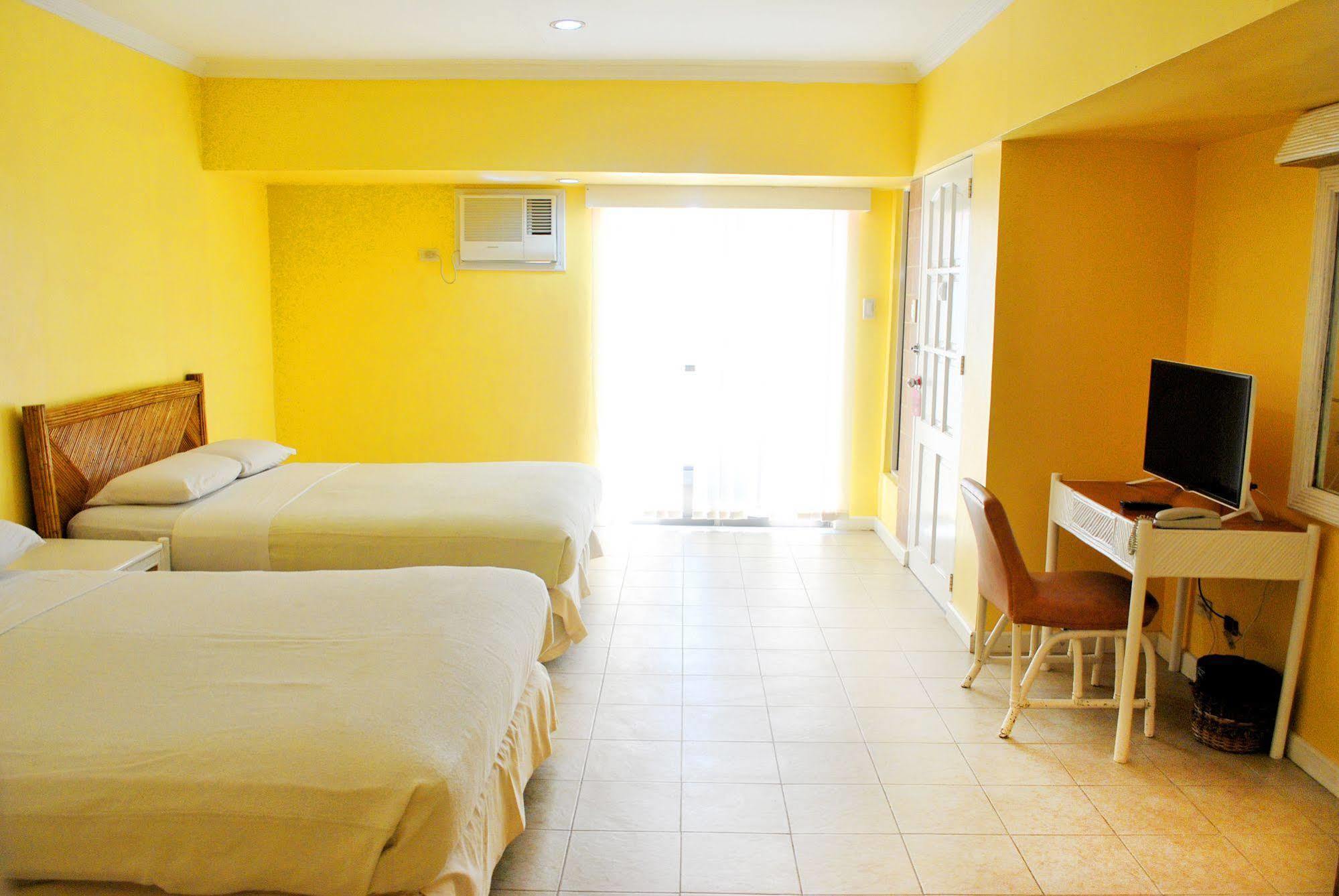 Leyte Park Resort Hotel Таклобан Экстерьер фото