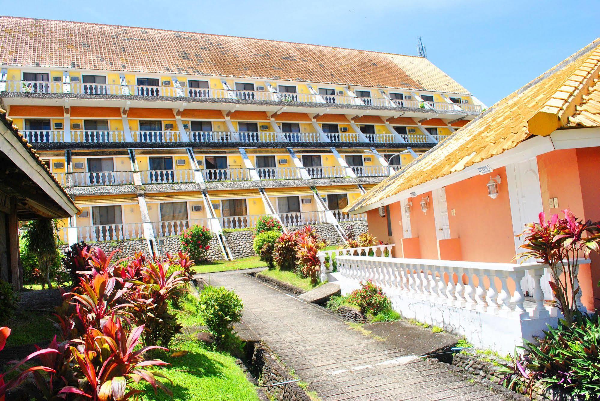 Leyte Park Resort Hotel Таклобан Экстерьер фото