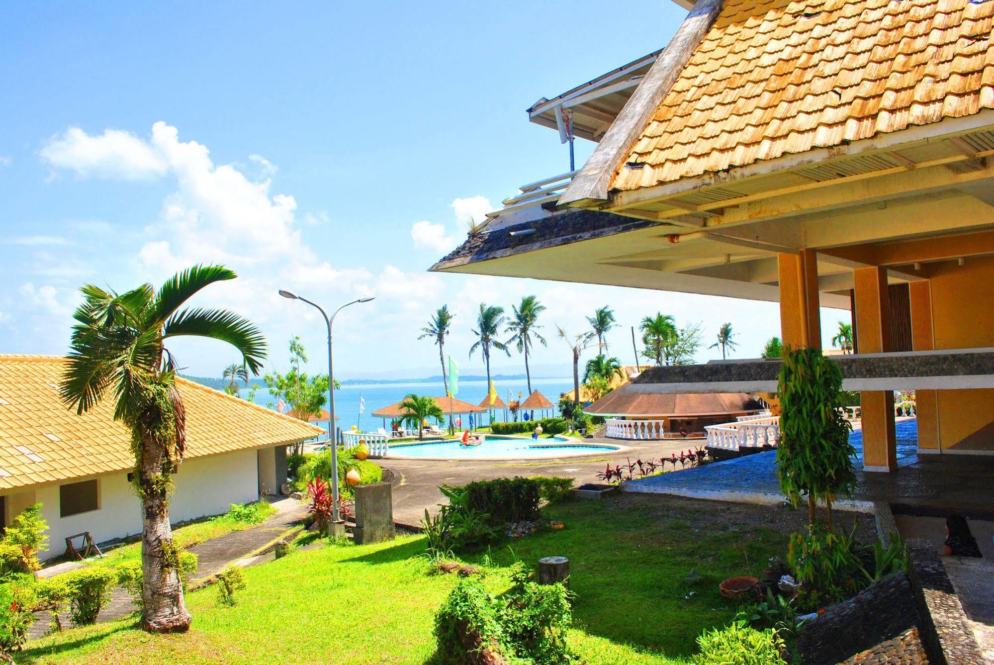 Leyte Park Resort Hotel Таклобан Экстерьер фото