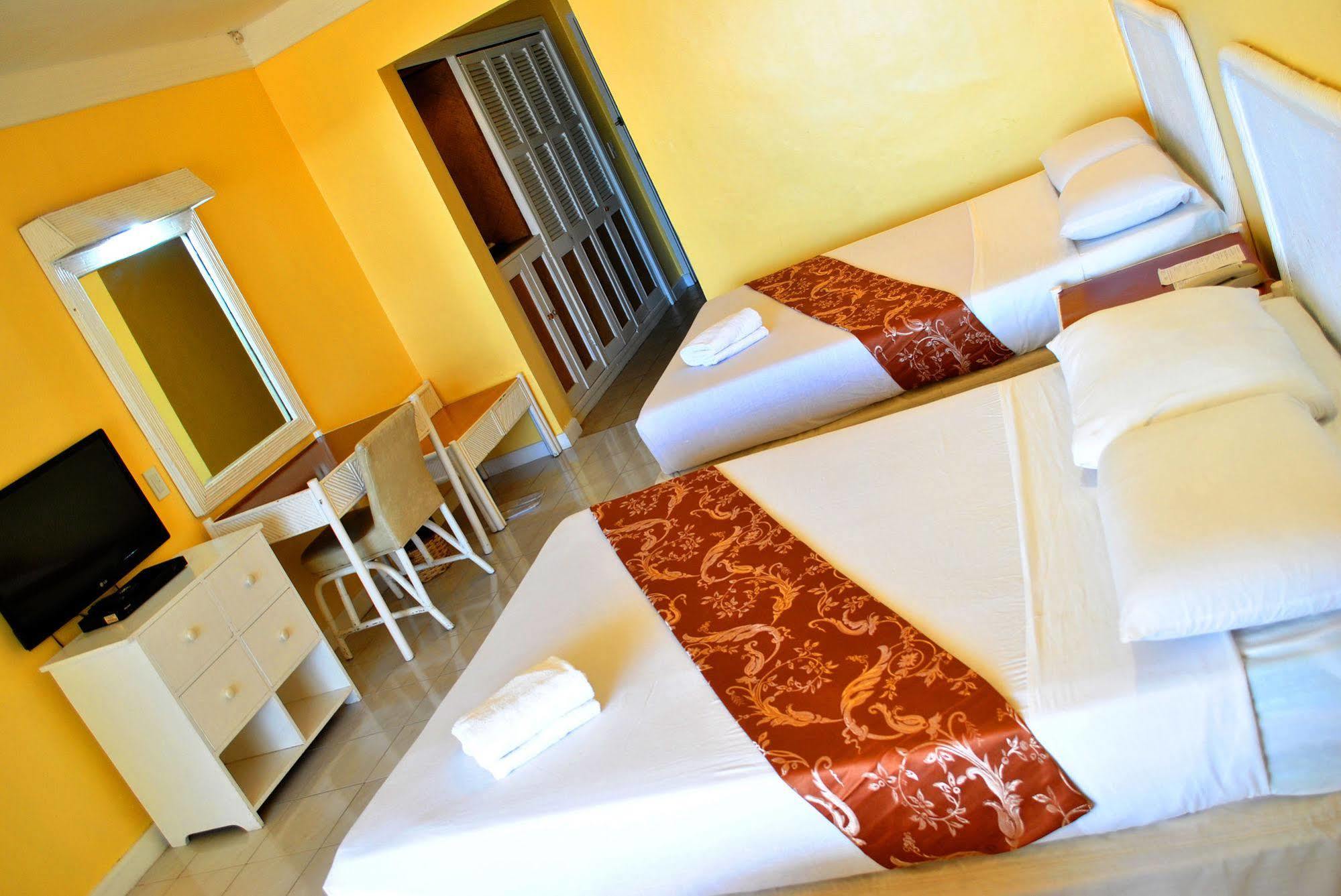Leyte Park Resort Hotel Таклобан Экстерьер фото